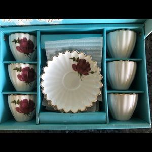 NEVER BEFN USED 12 Piece Coffee Cup & Saucer.